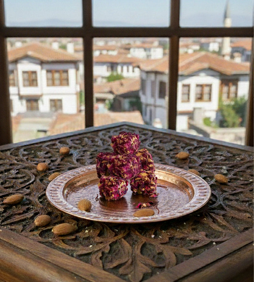 Gül Yaprağı Kaplı Güllü Lokum